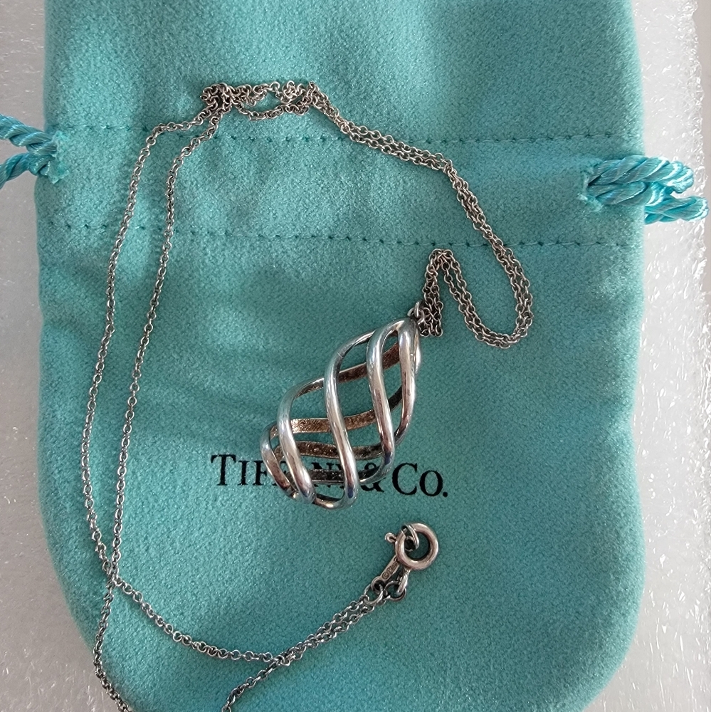 Tiffany & Co. Silver Ribbed Pendant Necklace - Picture 3 of 5